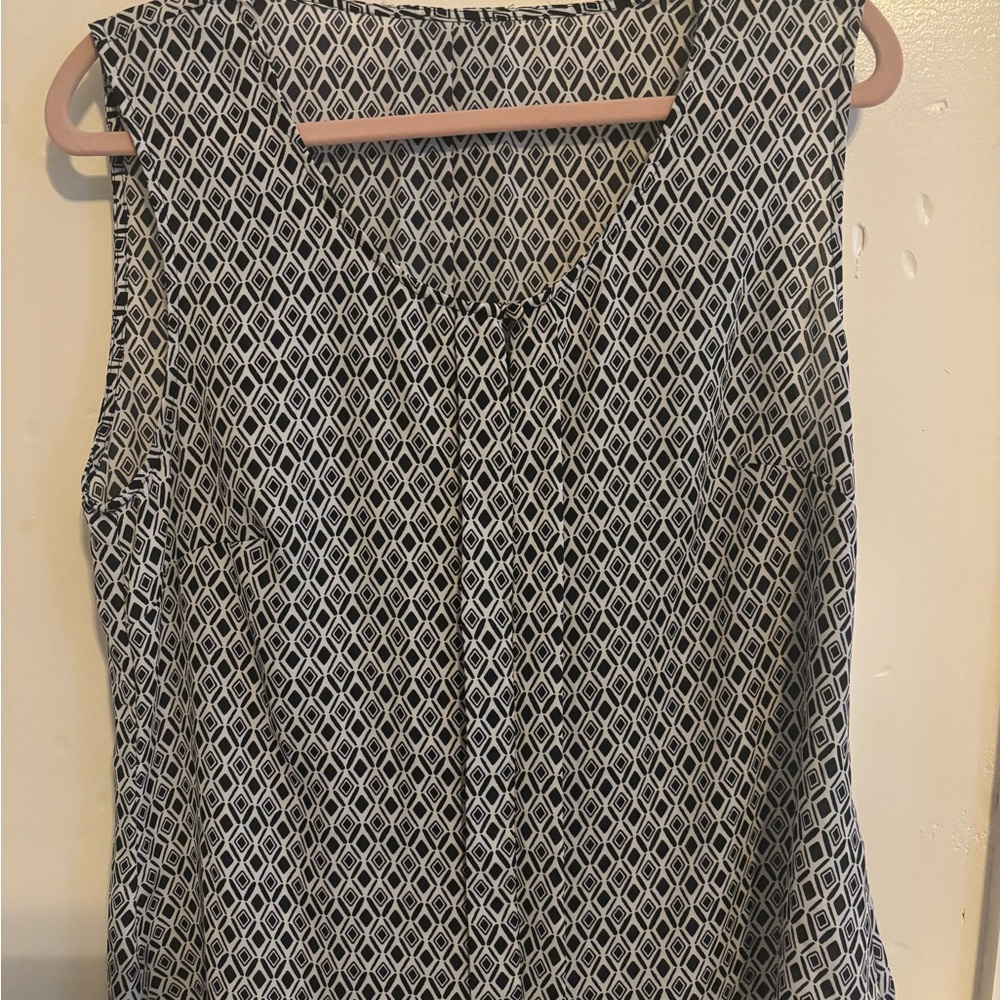 Women's Black and White Sleeveless Top